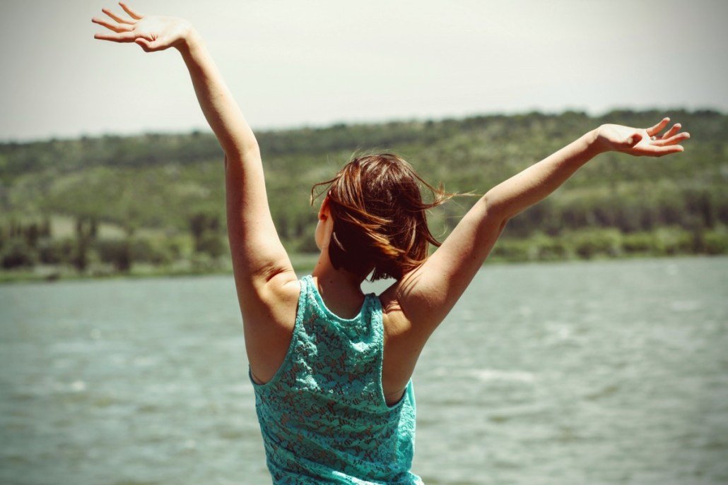 happiness_back_side_woman_young_girl_person_attractive_cheerful-713791